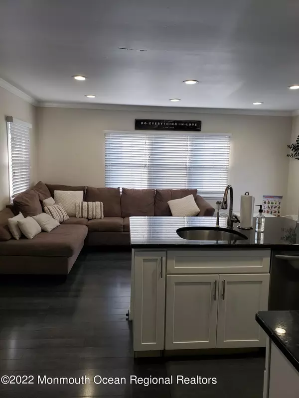 Keyport, NJ 07735,84 Seawood Drive