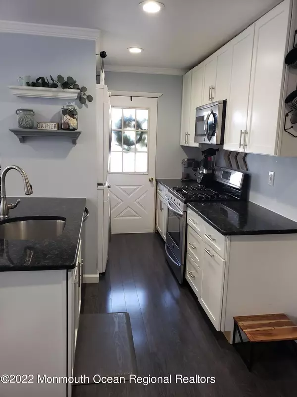 Keyport, NJ 07735,84 Seawood Drive