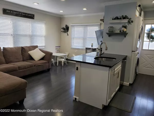 Keyport, NJ 07735,84 Seawood Drive