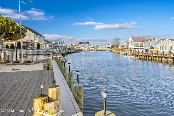 Lanoka Harbor, NJ 08734,916 Meadowlark Drive