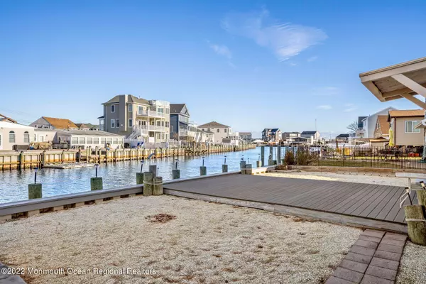 Lanoka Harbor, NJ 08734,916 Meadowlark Drive