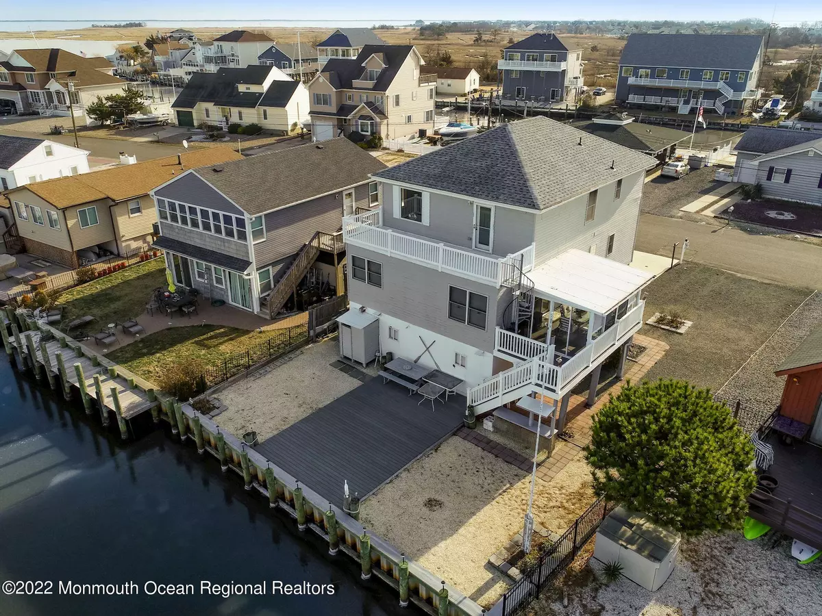 Lanoka Harbor, NJ 08734,916 Meadowlark Drive