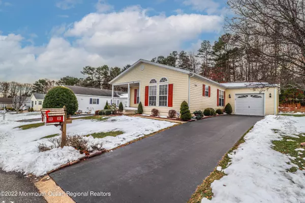 Manahawkin, NJ 08050,30 Pine Grove Avenue