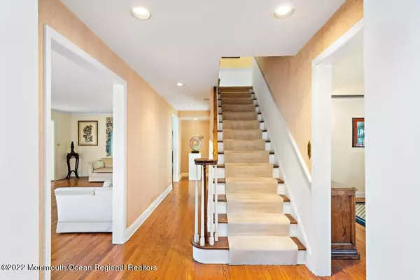 Rumson, NJ 07760,135 Rumson Road