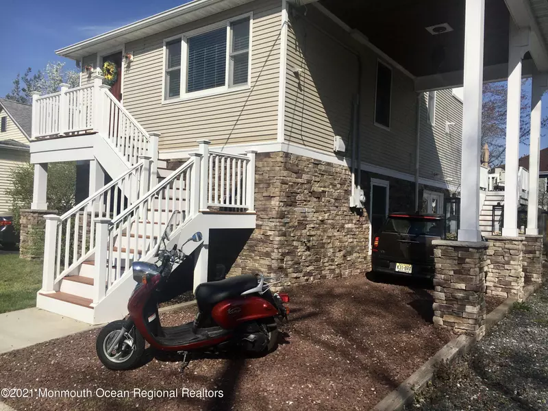 19 Maplewood Avenue, Rumson, NJ 07760