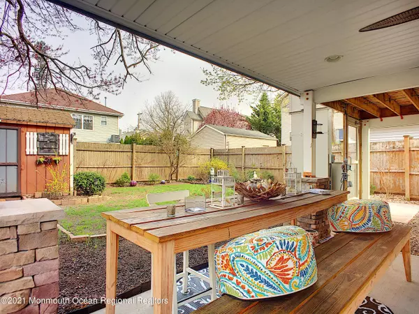 Rumson, NJ 07760,19 Maplewood Avenue