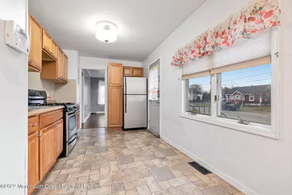 Keyport, NJ 07735,906 S Concourse