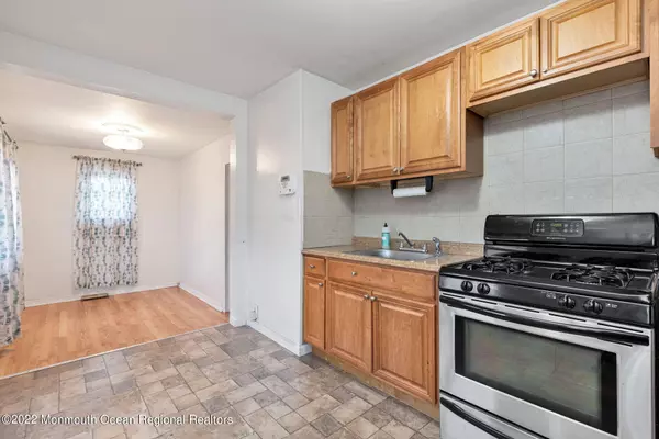 Keyport, NJ 07735,906 S Concourse