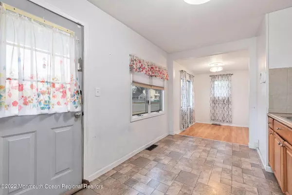 Keyport, NJ 07735,906 S Concourse