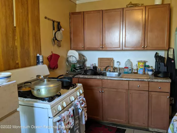 Trenton, NJ 08611,863 Centre Street