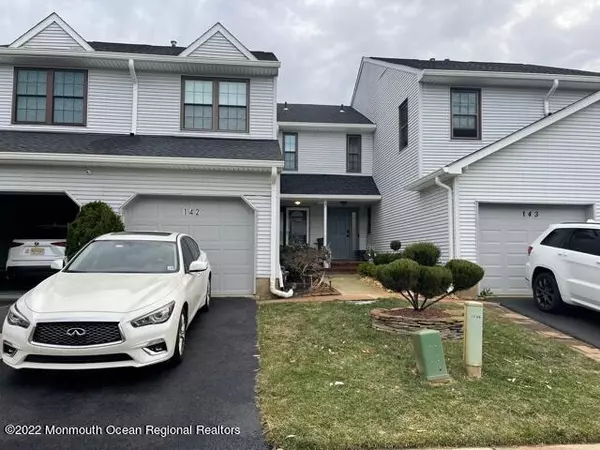 142 Chestnut Way #14-2, Manalapan, NJ 07726