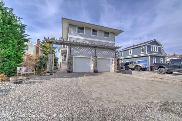 Rumson, NJ 07760,1012 Warren Street