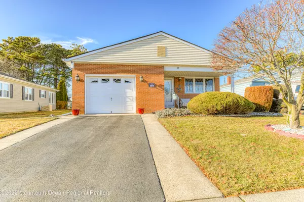 48 Woodstock Drive, Toms River, NJ 08757