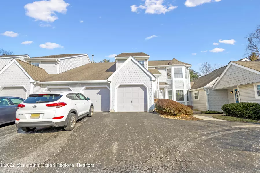 4 Evergreen Court, Freehold, NJ 07728