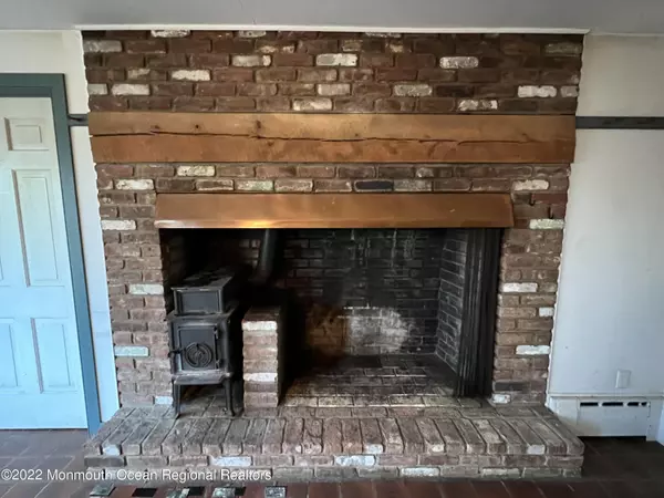 Holmdel, NJ 07733,6 Rosedale Terrace