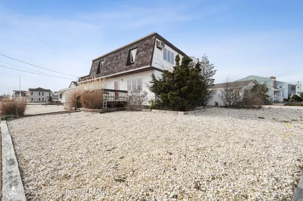 Lavallette, NJ 08735,421 Hialeah Drive