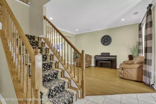 Manalapan, NJ 07726,16 Pinehurst Drive