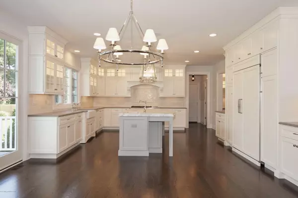 Holmdel, NJ 07733,5 Newport Circle