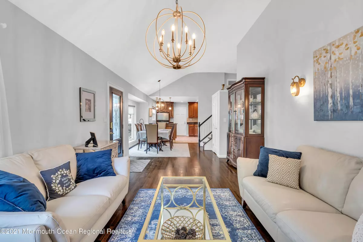 Holmdel, NJ 07733,20 Orchard Avenue W