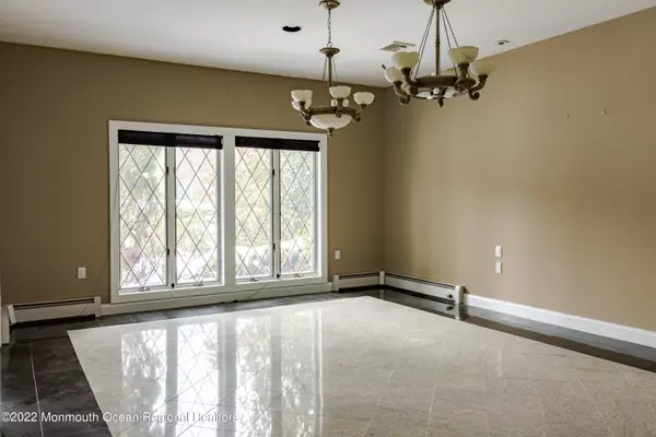 Holmdel, NJ 07733,6 Princess Court