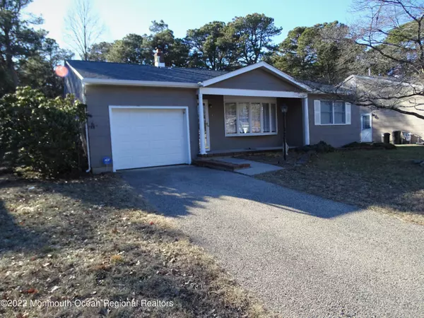 21 Zeeland Drive, Toms River, NJ 08757