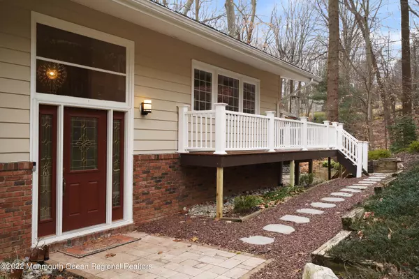 Holmdel, NJ 07733,23 Mount Drive