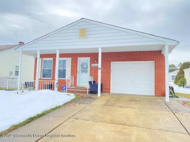 14 La Dunette Drive, Toms River, NJ 08757