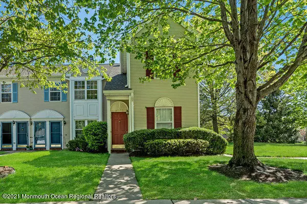 Holmdel, NJ 07733,33 Stagecoach Drive #18