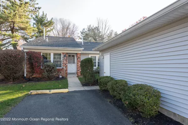 Red Bank, NJ 07701,37 Boxwood Terrace