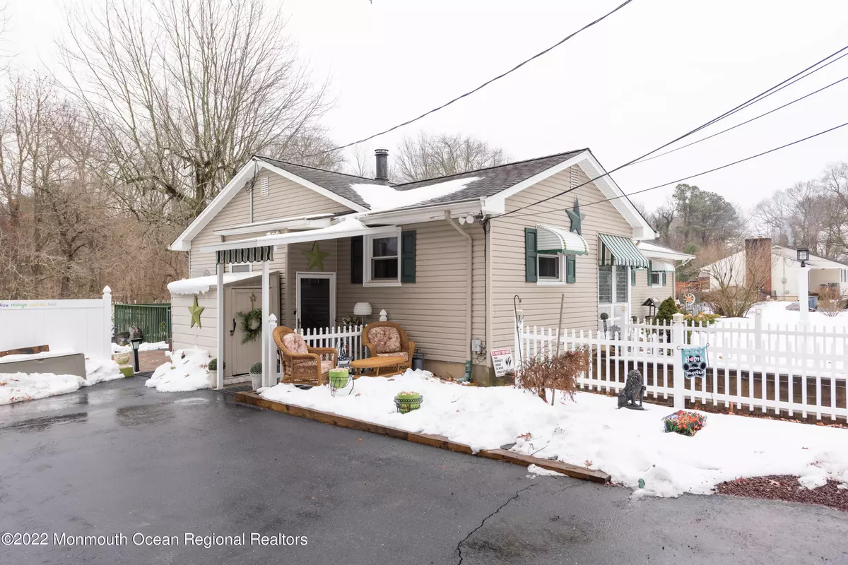 Farmingdale, NJ 07727,321 Colts Neck Road