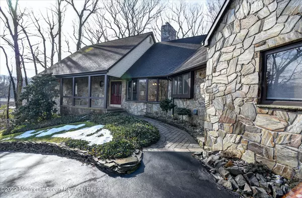 32 Oak Rise Drive, Freehold, NJ 07728