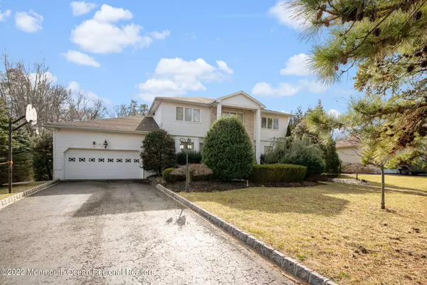 Manalapan, NJ 07726,38 Woodhollow Drive