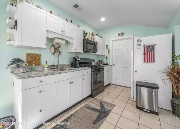 Waretown, NJ 08758,6 Spruce Street