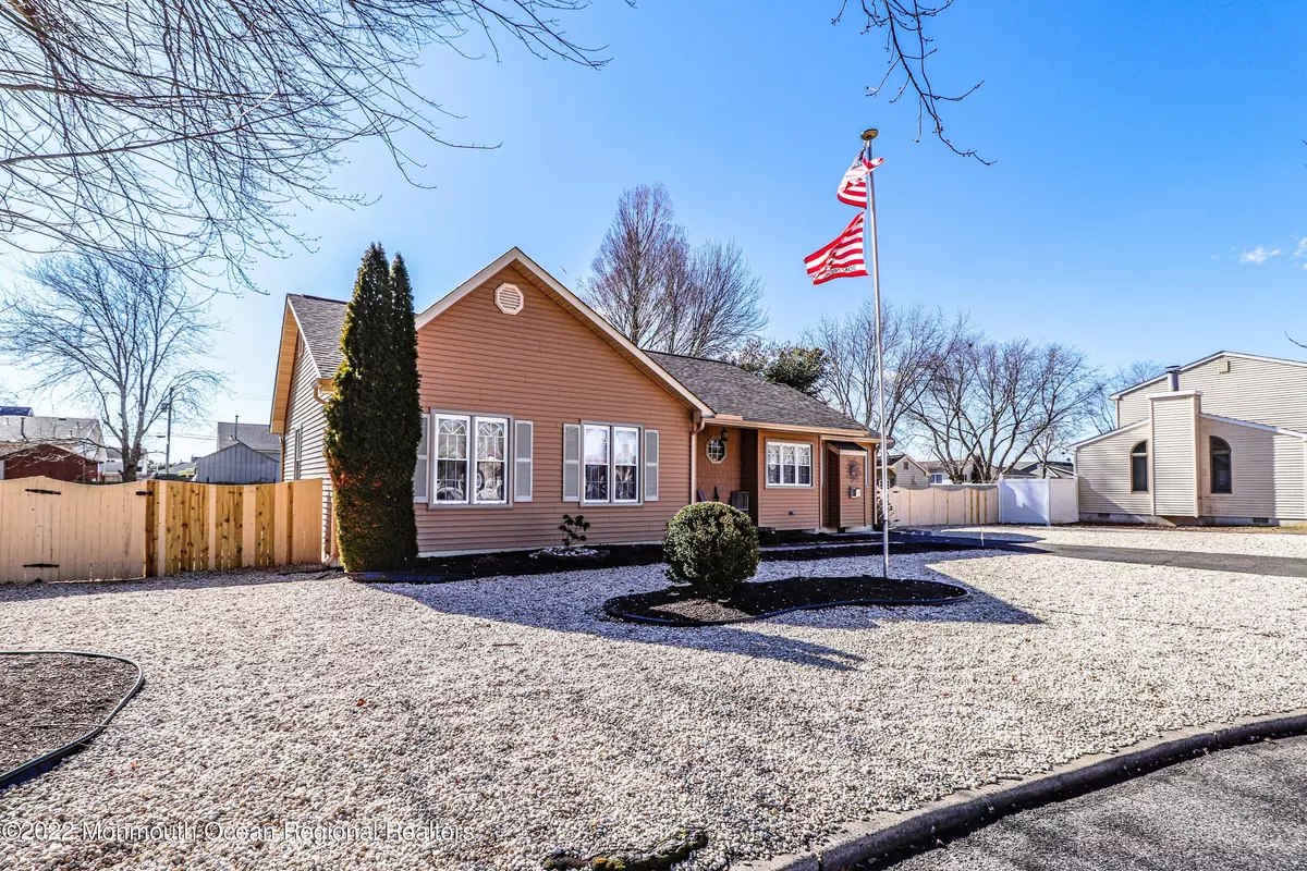 Lanoka Harbor, NJ 08734,825 Hazelton Avenue