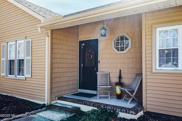 Lanoka Harbor, NJ 08734,825 Hazelton Avenue