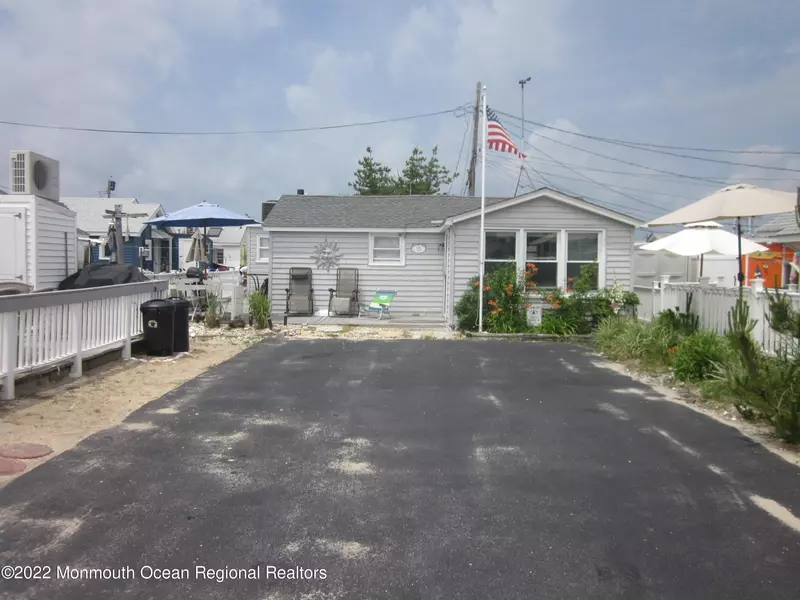 15 W Ocean Avenue, South Seaside Park, NJ 08752