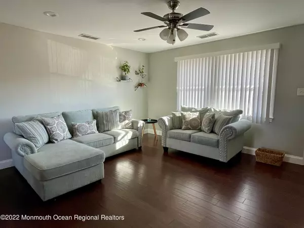 Lanoka Harbor, NJ 08734,412 Sycamore Drive