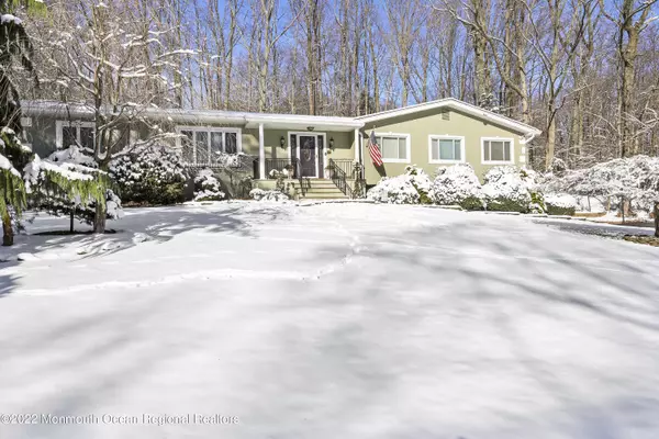 Holmdel, NJ 07733,11 Mount Drive