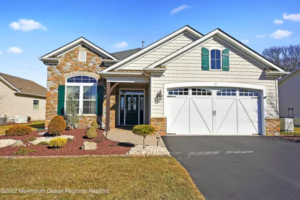 41 E Bosworth Boulevard, Farmingdale, NJ 07727
