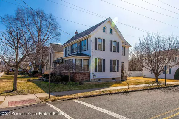 Atlantic Highlands, NJ 07716,99 Center Avenue