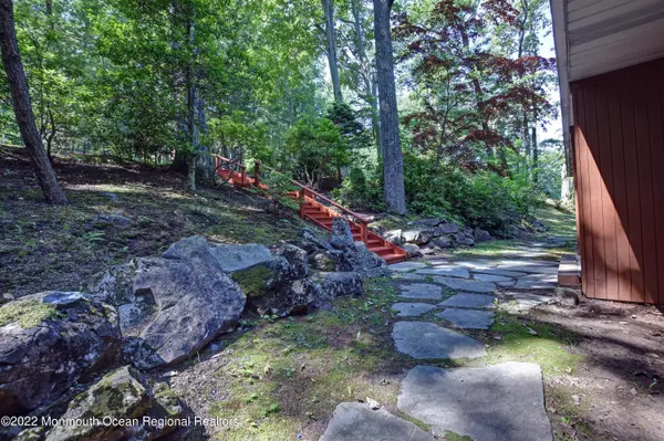 Holmdel, NJ 07733,21 Eastbrook Drive