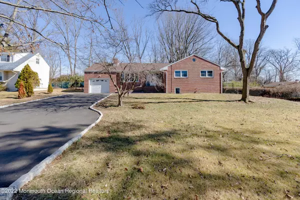 Parlin, NJ 08859,20 University Place