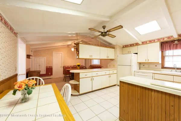 Keyport, NJ 07735,262 Raritan Boulevard