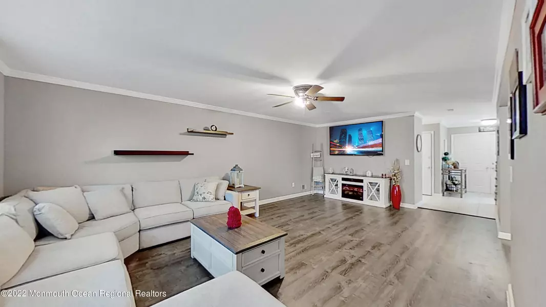 8 Apache Way, Branchburg, NJ 08876