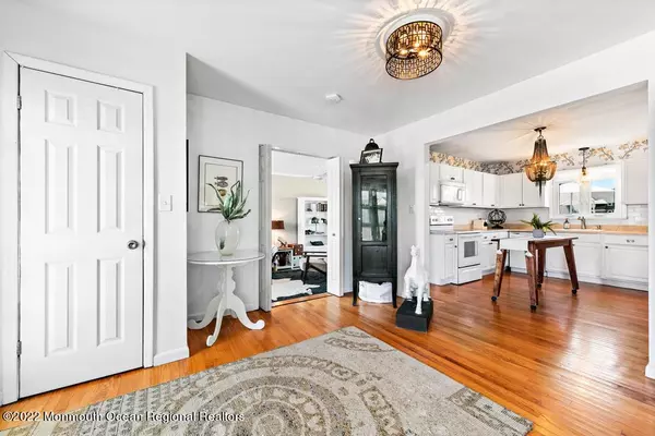 Monmouth Beach, NJ 07750,13 Anderson Street