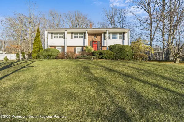 11 Glen Oak Drive, New Monmouth, NJ 07748