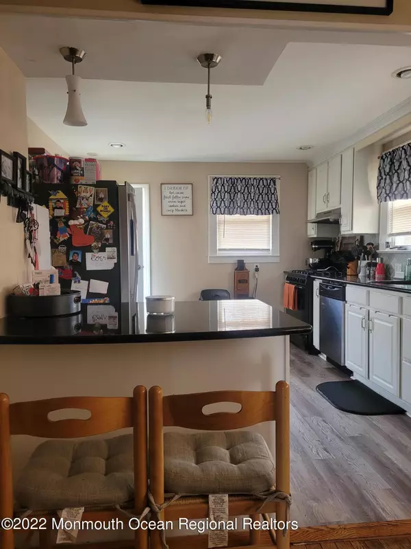 Keyport, NJ 07735,99 Chingarora Avenue