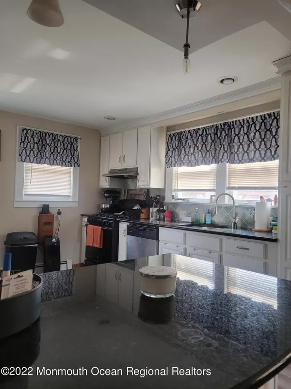 Keyport, NJ 07735,99 Chingarora Avenue