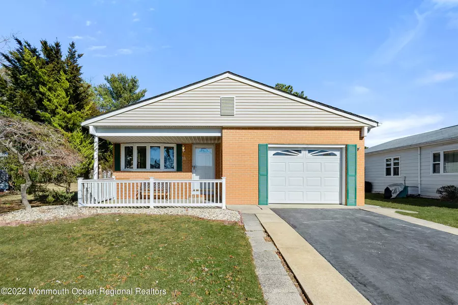 18 Panama Court, Toms River, NJ 08757