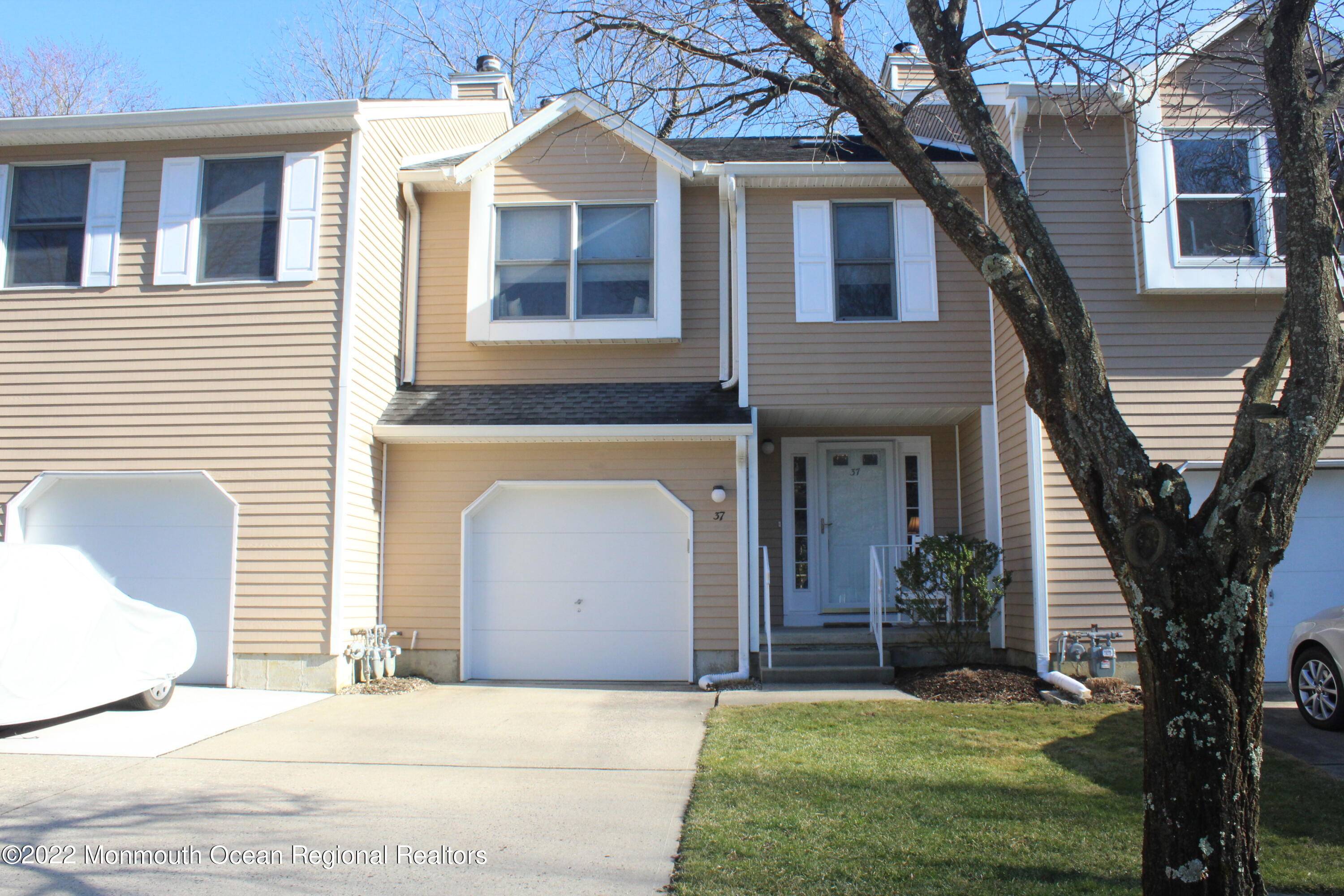 37 Essex Drive, Little Silver, NJ 07739